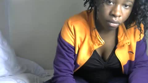 Snapshot of novaah chatting on 10/12/25, 01:32 novaah online show from 10/12/25, 01:32