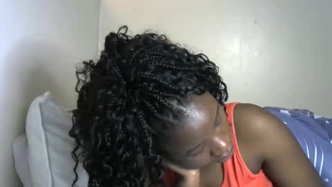 Snapshot of novaah chatting on 10/13/25, 02:06 novaah online show from 10/13/25, 02:06