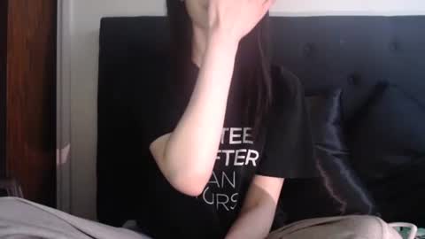 Olivia online show from 11/11/25, 09:26