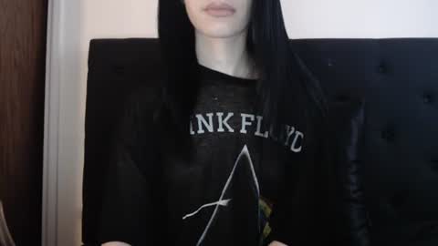 Olivia online show from 12/03/25, 09:02