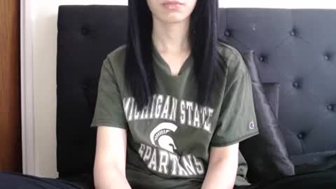 Olivia online show from 12/05/25, 07:43