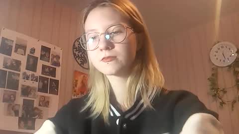 Sari  It is my first day  online show from 02/09/26, 02:21