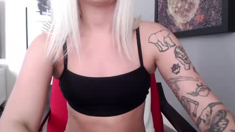 Snapshot of nptv88 chatting on 01/29/25, 08:04 Nick and Tiffany online show from 01/29/25, 08:04