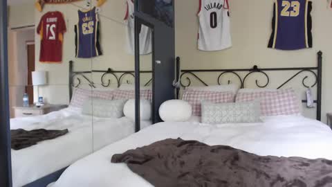 Snapshot of nptv88 chatting on 10/06/25, 05:21 Nick and Tiffany online show from 10/06/25, 05:21