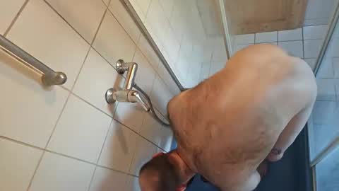 Snapshot of nudechiller chatting on 06/08/26, 01:22 Vinz... online show from 06/08/26, 01:22