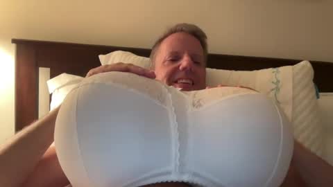 Snapshot of nudman64 chatting on 07/31/26, 04:34 Don online show from 07/31/26, 04:34