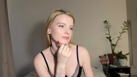 Snapshot of nura_foxx chatting on 06/14/26, 02:24 nura_foxx online show from 06/14/26, 02:24