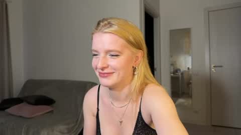 Snapshot of nura_foxx chatting on 06/28/26, 12:38 nura_foxx online show from 06/28/26, 12:38