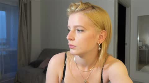 Snapshot of nura_foxx chatting on 07/12/26, 12:45 nura_foxx online show from 07/12/26, 12:45