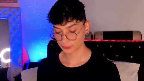   online show from 11/09/25, 03:32