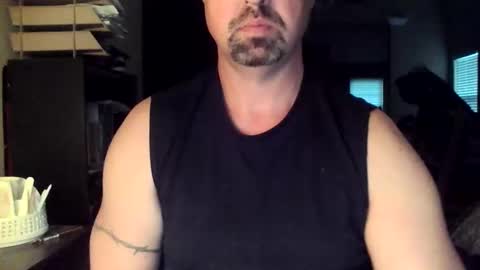 Snapshot of nvrenuff1979 chatting on 10/31/25, 11:44 nvrenuff1979 online show from 10/31/25, 11:44