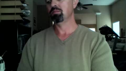 Snapshot of nvrenuff1979 chatting on 11/28/25, 09:17 nvrenuff1979 online show from 11/28/25, 09:17