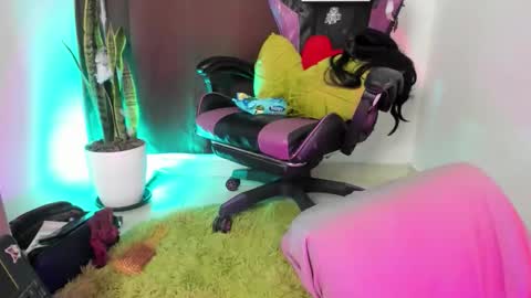 Nia online show from 11/20/25, 04:23