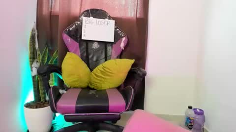 Nia online show from 11/23/25, 07:13