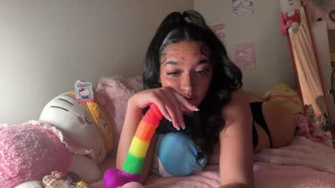 nylasinns online show from 05/17/26, 02:42
