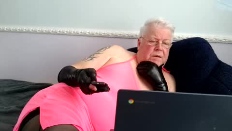 Snapshot of nylonlegs69 chatting on 05/18/26, 04:46 stockings suspenders mad online show from 05/18/26, 04:46