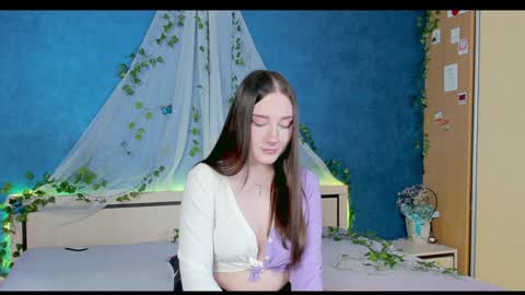 Snapshot of nymphalean chatting on 12/11/24, 07:36 Kat online show from 12/11/24, 07:36