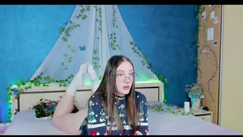 Snapshot of nymphalean chatting on 12/17/24, 07:37 Kat online show from 12/17/24, 07:37