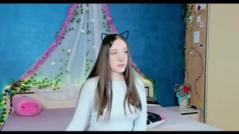 Snapshot of nymphalean chatting on 01/12/25, 06:59 Kat online show from 01/12/25, 06:59