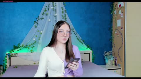 Snapshot of nymphalean chatting on 01/22/25, 06:52 Kat online show from 01/22/25, 06:52