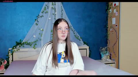 Snapshot of nymphalean chatting on 01/29/25, 06:50 Kat online show from 01/29/25, 06:50