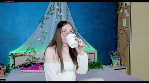 Snapshot of nymphalean chatting on 02/06/25, 06:24 Kat online show from 02/06/25, 06:24