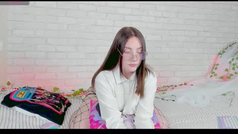 Snapshot of nymphalean chatting on 10/10/25, 05:56 Kat online show from 10/10/25, 05:56