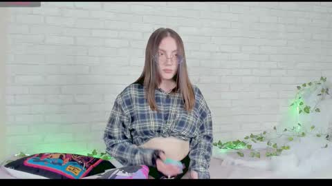 Snapshot of nymphalean chatting on 10/11/25, 03:10 Kat online show from 10/11/25, 03:10