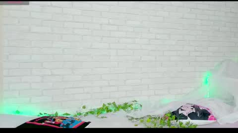 Snapshot of nymphalean chatting on 10/22/25, 12:16 Kat online show from 10/22/25, 12:16