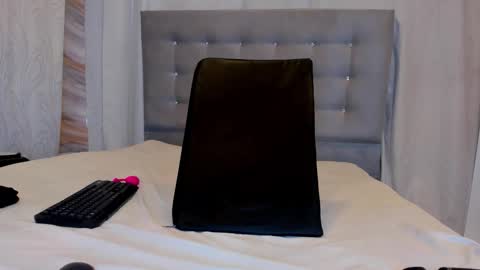 xionela gates online show from 01/09/26, 08:10