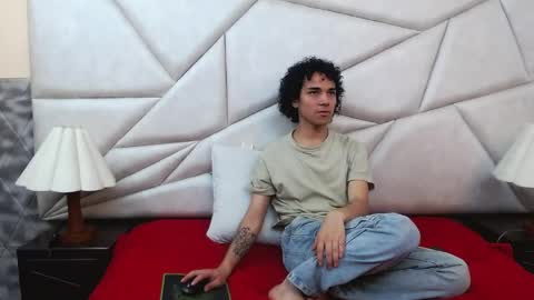 nyx_and_arian online show from 04/22/26, 02:03