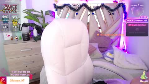 Snapshot of nyx_andria chatting on 12/13/24, 08:30 Alex   .    online show from 12/13/24, 08:30