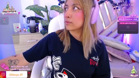 Snapshot of nyx_andria chatting on 12/17/24, 08:01 Alex   .    online show from 12/17/24, 08:01