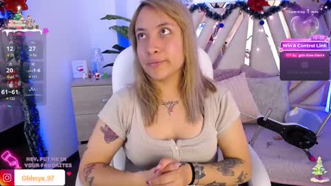 Snapshot of nyx_andria chatting on 12/18/24, 04:31 Alex   .    online show from 12/18/24, 04:31