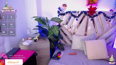 Snapshot of nyx_andria chatting on 12/27/24, 10:12 Alex   .    online show from 12/27/24, 10:12