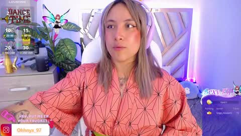 Snapshot of nyx_andria chatting on 01/14/25, 01:26 Alex   .    online show from 01/14/25, 01:26