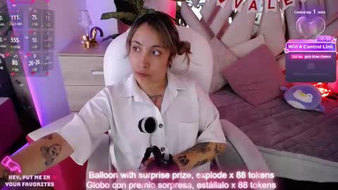 Snapshot of nyx_andria chatting on 02/16/25, 01:25 Alex   .    online show from 02/16/25, 01:25
