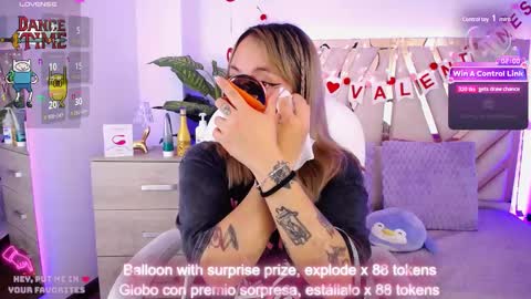 Snapshot of nyx_andria chatting on 02/26/25, 08:33 Alex   .    online show from 02/26/25, 08:33