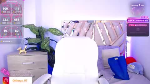 Snapshot of nyx_andria chatting on 03/07/25, 03:40 Alex   .    online show from 03/07/25, 03:40
