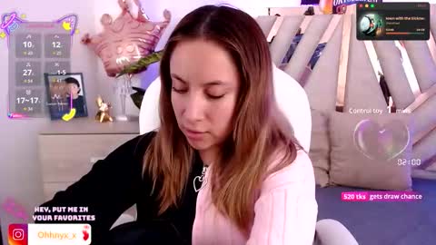 Snapshot of nyx_andria chatting on 09/20/25, 10:00 Alex   .    online show from 09/20/25, 10:00