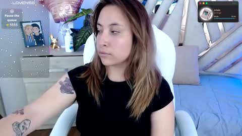 Snapshot of nyx_andria chatting on 09/23/25, 09:29 Alex   .    online show from 09/23/25, 09:29