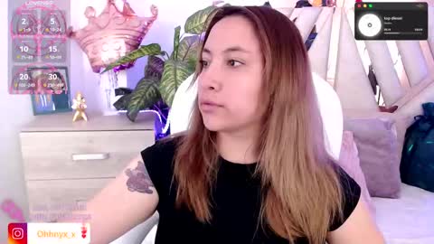 Snapshot of nyx_andria chatting on 09/29/25, 09:30 Alex   .    online show from 09/29/25, 09:30