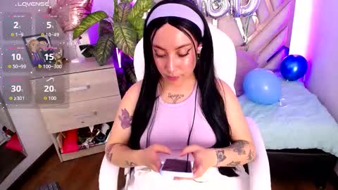Snapshot of nyx_andria chatting on 10/12/25, 06:18 Alex   .    online show from 10/12/25, 06:18