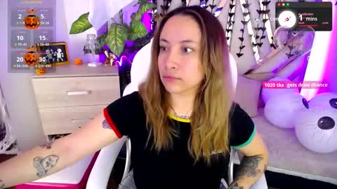 Snapshot of nyx_andria chatting on 10/23/25, 10:08 Alex   .    online show from 10/23/25, 10:08
