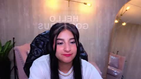 Snapshot of nyx_kitty_a chatting on 06/18/26, 02:56 Nia online show from 06/18/26, 02:56