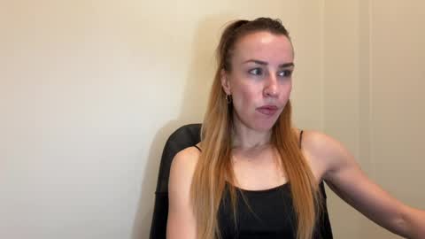 Snapshot of nyxelia_ chatting on 04/28/26, 07:02 Anastasia online show from 04/28/26, 07:02