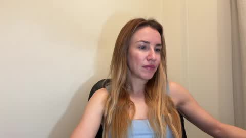 Snapshot of nyxelia_ chatting on 05/05/26, 07:16 Anastasia online show from 05/05/26, 07:16