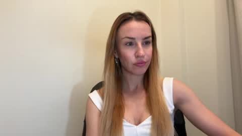 Snapshot of nyxelia_ chatting on 05/06/26, 07:02 Anastasia online show from 05/06/26, 07:02