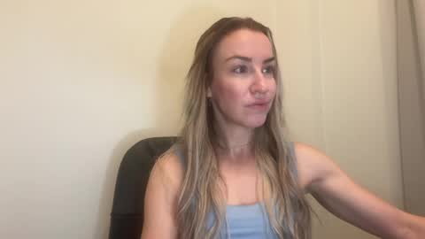 Snapshot of nyxelia_ chatting on 05/11/26, 07:03 Anastasia online show from 05/11/26, 07:03