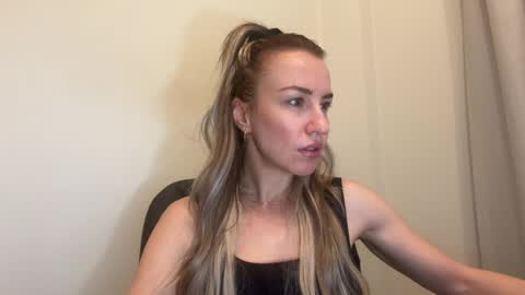 Snapshot of nyxelia_ chatting on 05/12/26, 07:05 Anastasia online show from 05/12/26, 07:05